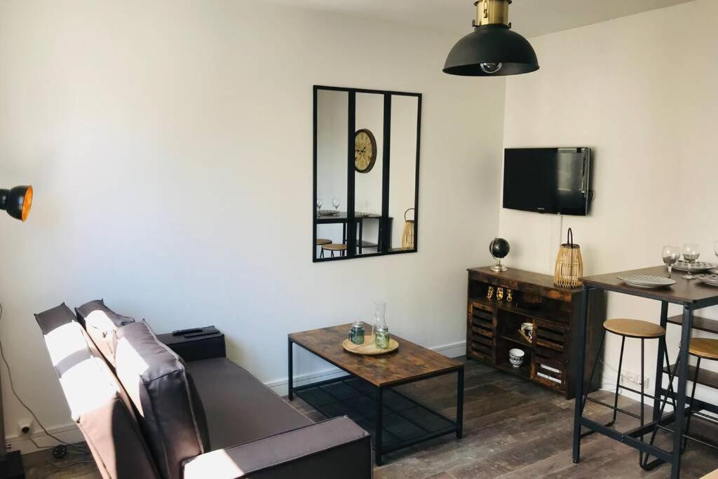2/3 Pers, Centre Avec Parking. Apartment Saint-Brévin-les-Pins